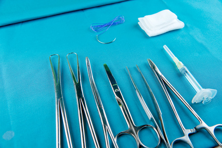 醫(yī)療美學(xué)融合 外科手術(shù)器械與美容化妝品的協(xié)同技術(shù)創(chuàng)新